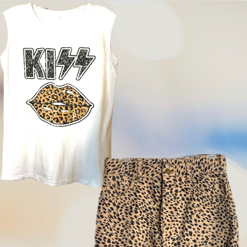 Leopard mini. Sleeveless Leopard KISS T-Shirt